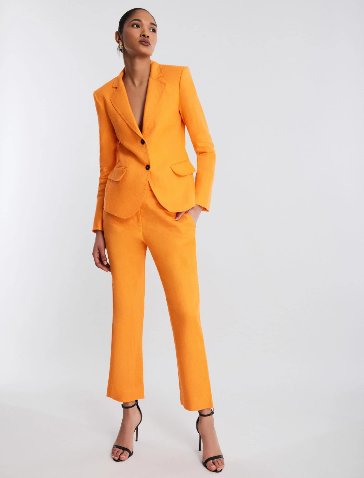 BCBGMAXAZRIA Hudson Linen Blazer 5 BCBGMAXAZRIA Hudson Linen Blazer - Image 5