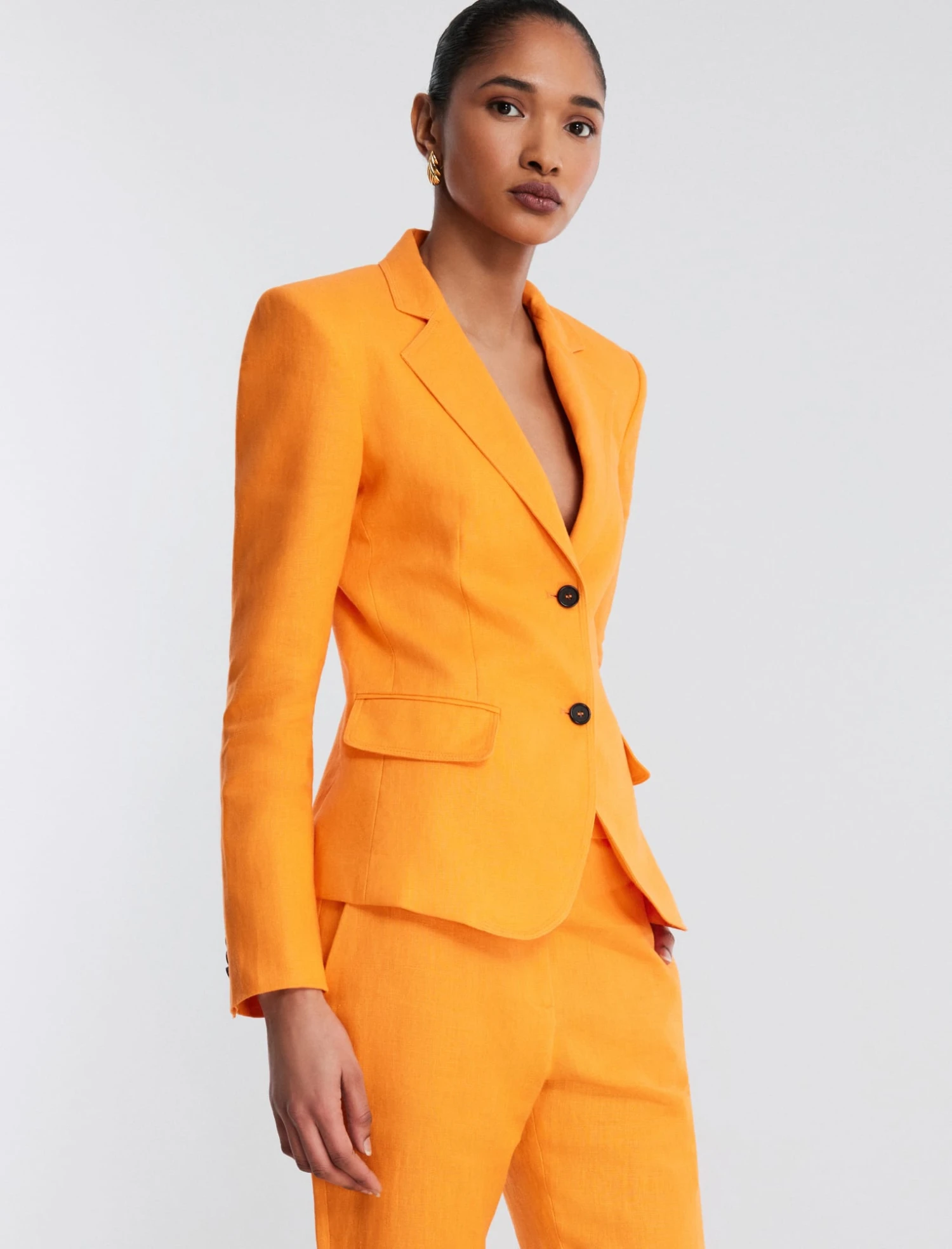 BCBGMAXAZRIA Hudson Linen Blazer 2 BCBGMAXAZRIA Hudson Linen Blazer - Image 2