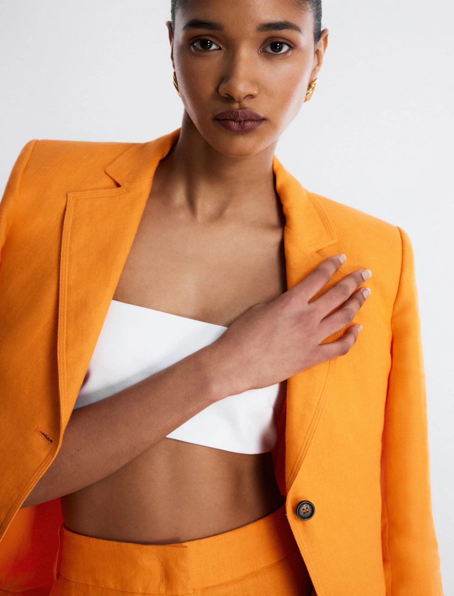 BCBGMAXAZRIA Hudson Linen Blazer 6 BCBGMAXAZRIA Hudson Linen Blazer - Image 6