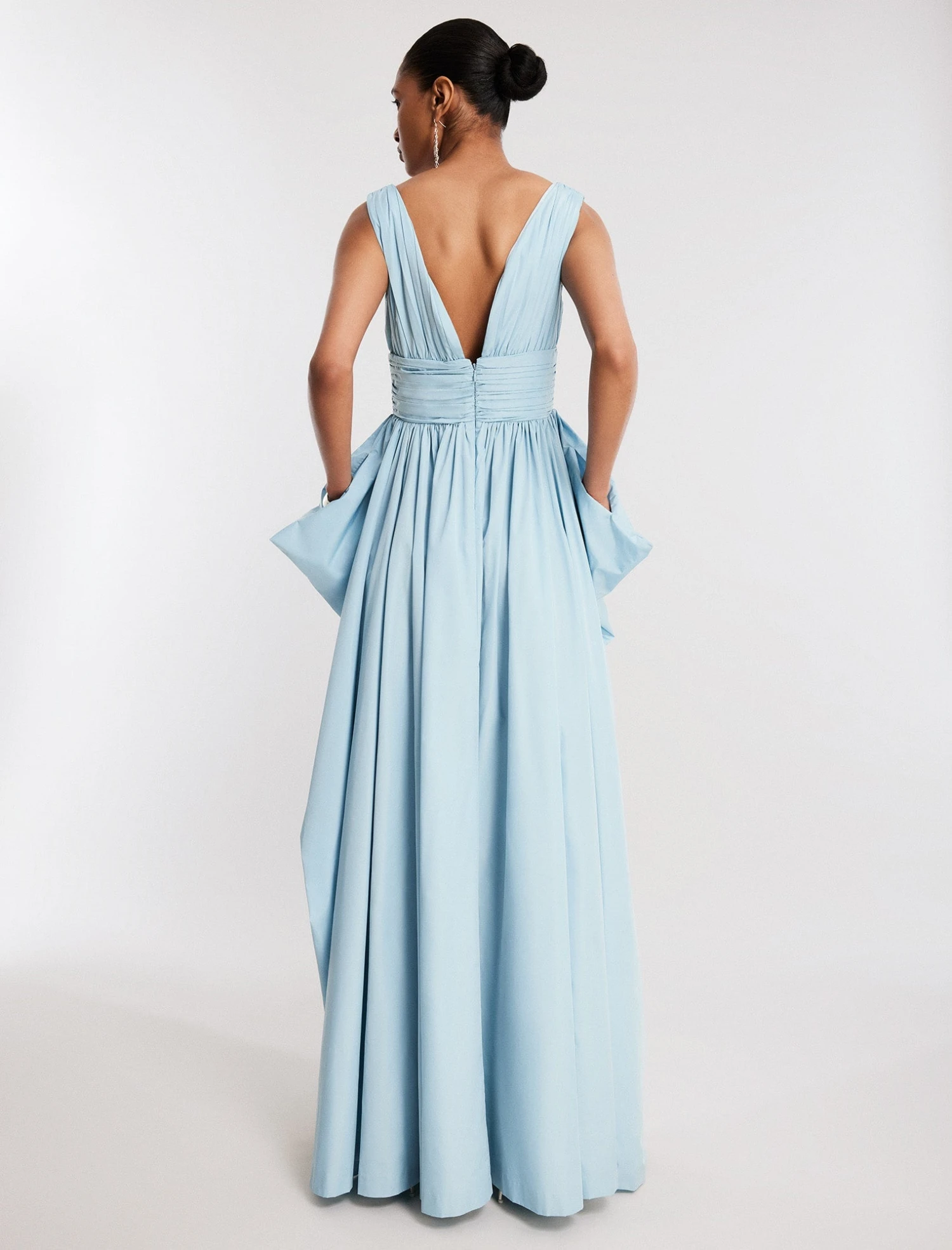 BCBGMAXAZRIA Phoenix V-Neck Gown 4 BCBGMAXAZRIA Phoenix V-Neck Gown - Image 4