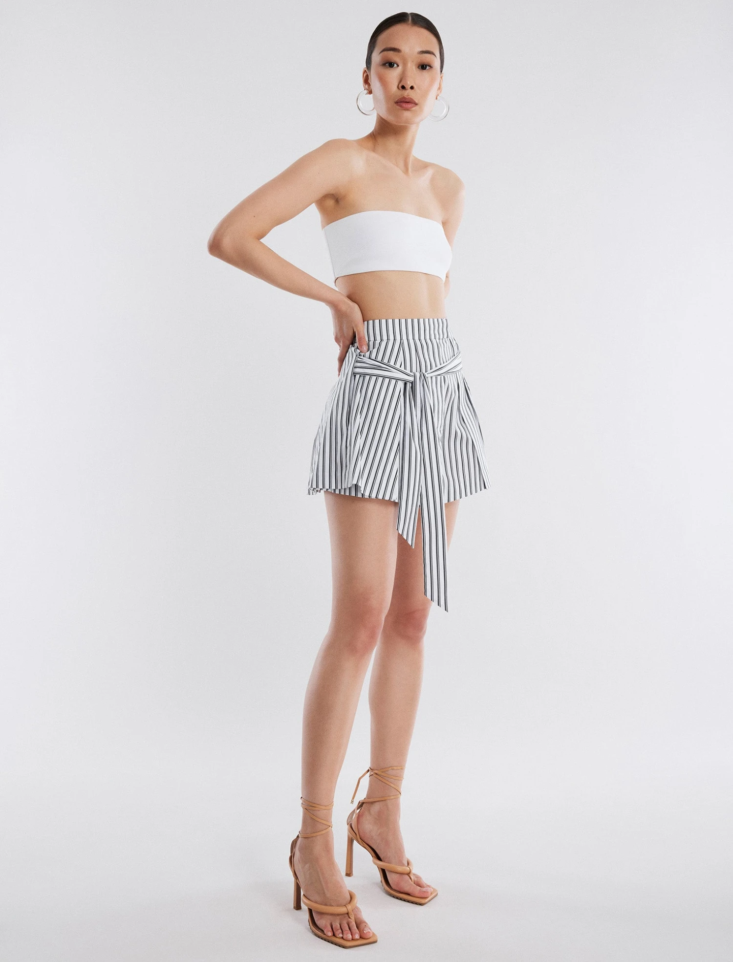 BCBGMAXAZRIA Meg Silky High-Waisted Short 3 BCBGMAXAZRIA Meg Silky High-Waisted Short - Image 3