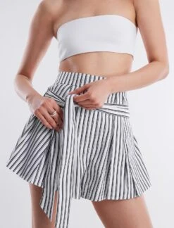 BCBGMAXAZRIA Meg Silky High-Waisted Short 14 BCBGMAXAZRIA Meg Silky High-Waisted Short -Deals BCBGMAXAZRIA Store 4.30 B AFW70519 115 6