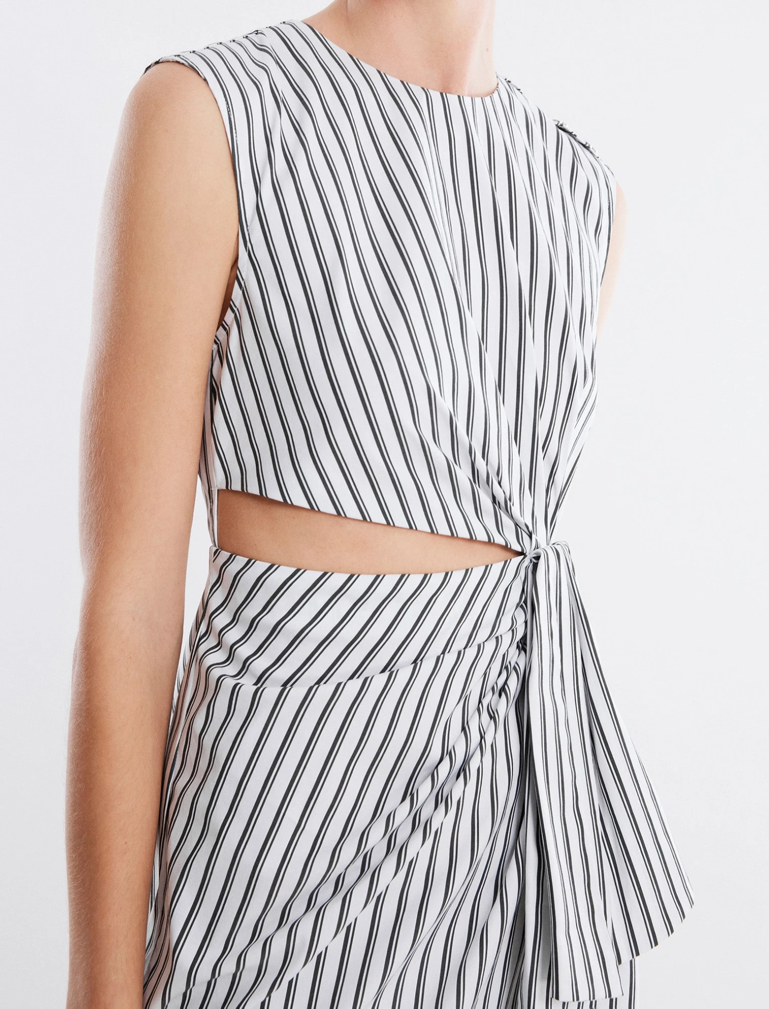 BCBGMAXAZRIA Kira Silky Midi Dress 6 BCBGMAXAZRIA Kira Silky Midi Dress - Image 6